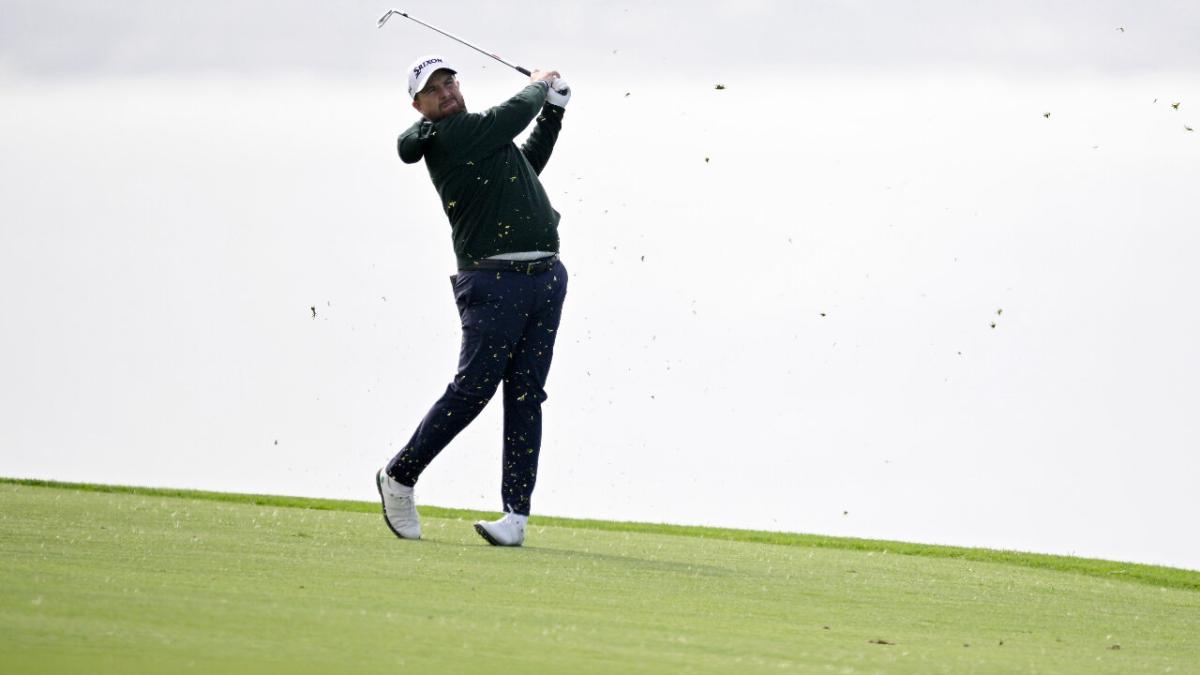 Shane Lowry playing golf at Torrey Pines